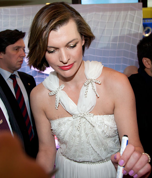 ����� ������� (Milla Jovovich, Milica Natasha Jovović) - ����� ������� - 14 ������� 2011 ���� � ���������� ��������� �� ��������  ������ �����������