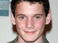 ����� ������ (Anton Yelchin) 
����������