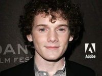 ����� ������ (Anton Yelchin) 
����������