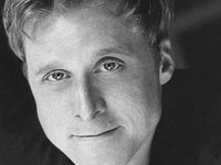 ���� ������ (Alan Tudyk) 
����������
