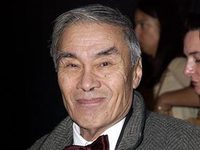 ���� ���� (Burt Kwouk) 
����������