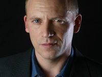 ������ ��� ����� (Callum Keith Rennie) 
����������