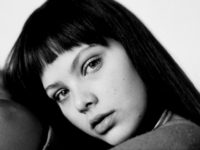 ������� ���� (Ornella Muti, Francesca Romana Rivelli) 
����������