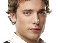 ������ �������� (Dustin Milligan) 
����������