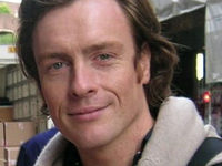 ���� ������� (Toby Stephens) 
����������