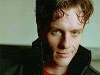 ���� ������� (Toby Stephens) 
����������