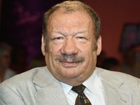  Ը 

