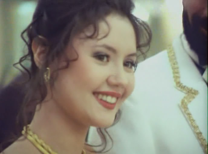 Екатерина Двигубская Засветила Голую Грудь – Ретро Втроем 1998 Екатерина Двигубская Засветила Голую Грудь – Ретро Втроем 1998