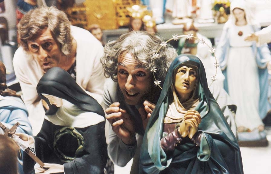    (2000)