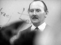 "SIEDEM CZERWONYCH RÓŻ CZYLI BENEK KWIACIARZ O SOBIE I O INNYCH" (1972)