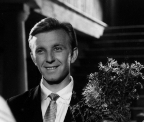  (1962)