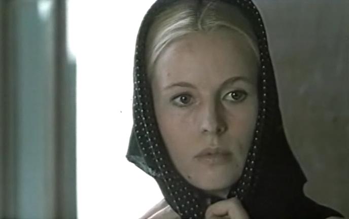 Елена Кондулайнен Плавает В Лодке Топлес – Русь Изначальная 1985
