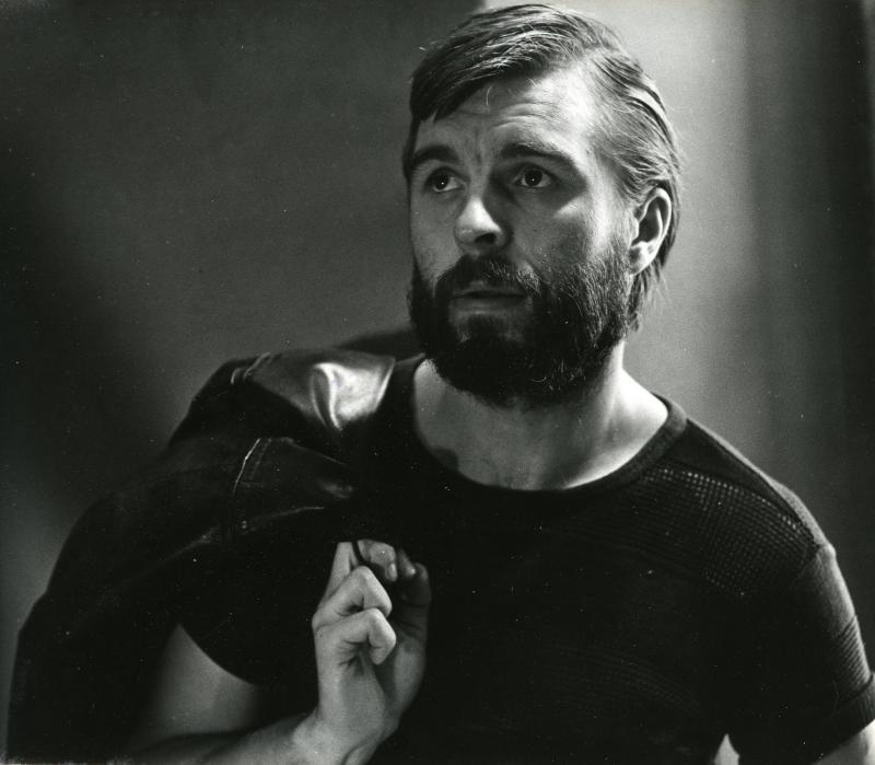    (1982)