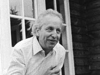 1981 .