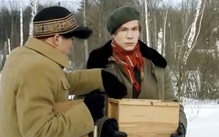 Лесбийская Сцена С Натальей Селезневой И Натальей Масловой – Воры И Проститутки. Приз – Полет В Космос 2004