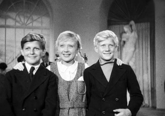   - "" (1940)