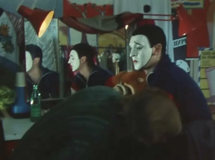 Под куполом цирка фильм 1989