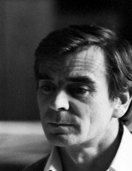   (1977)