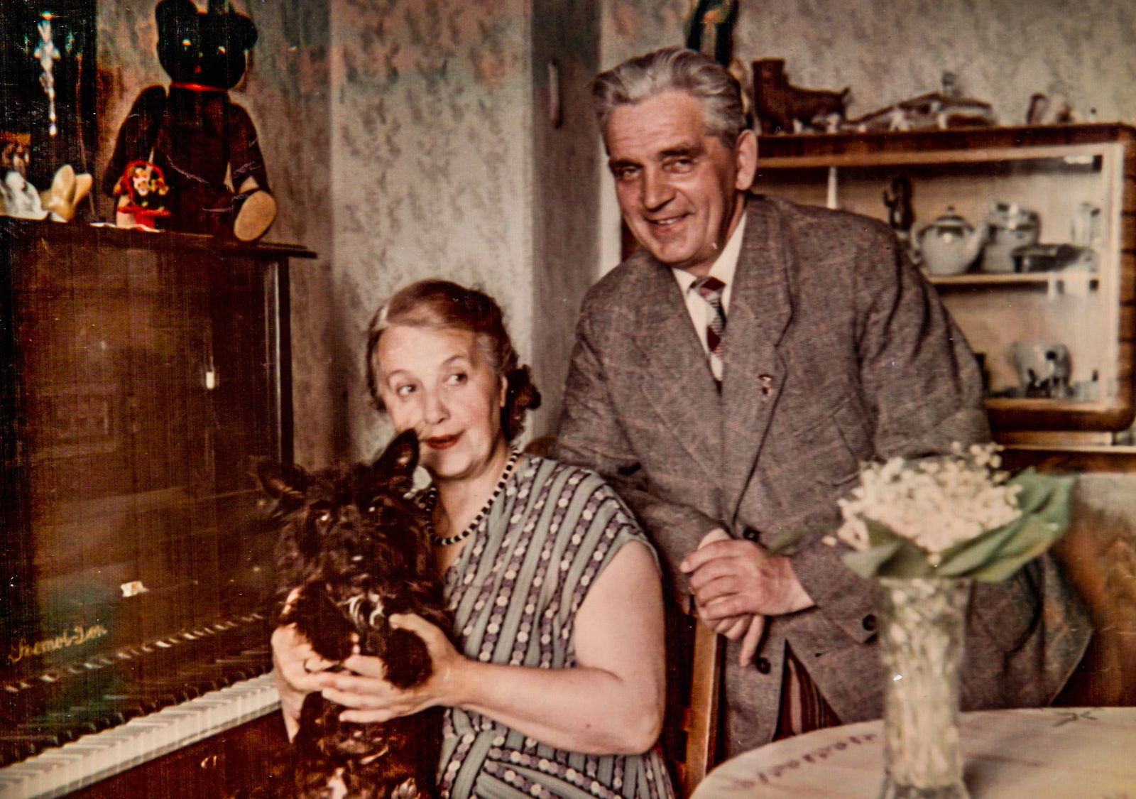   -  ,   ( 1960-).      ,  ..