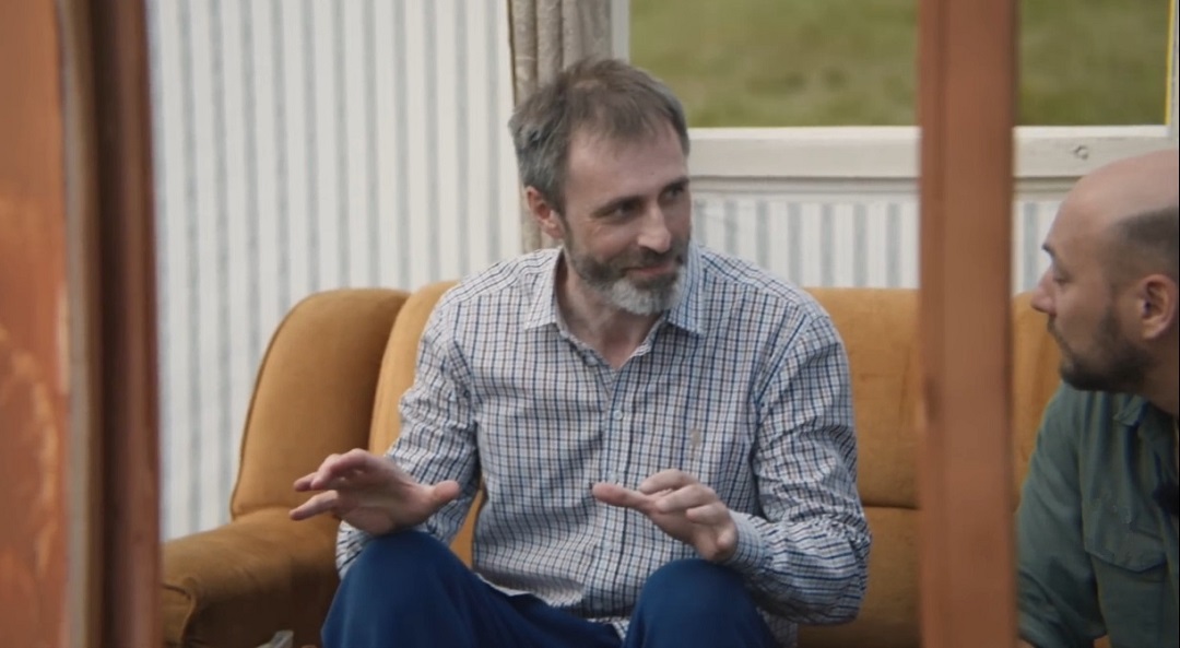   (2021)
