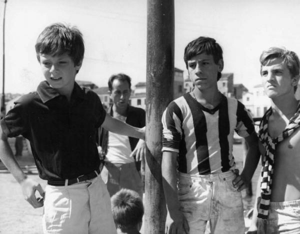  (1962)