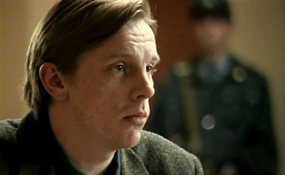  (2002)