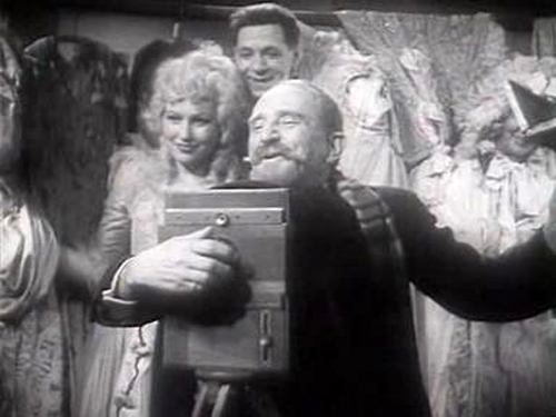 Ը  - " " (1943)