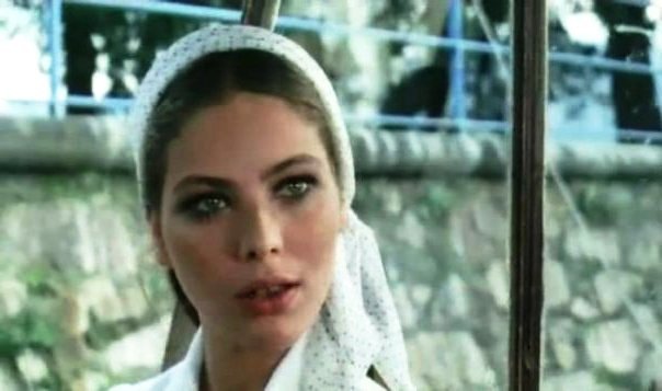 Орнелла Мути Мастурбирует Перед Зеркалом – Спальня Епископа 1977