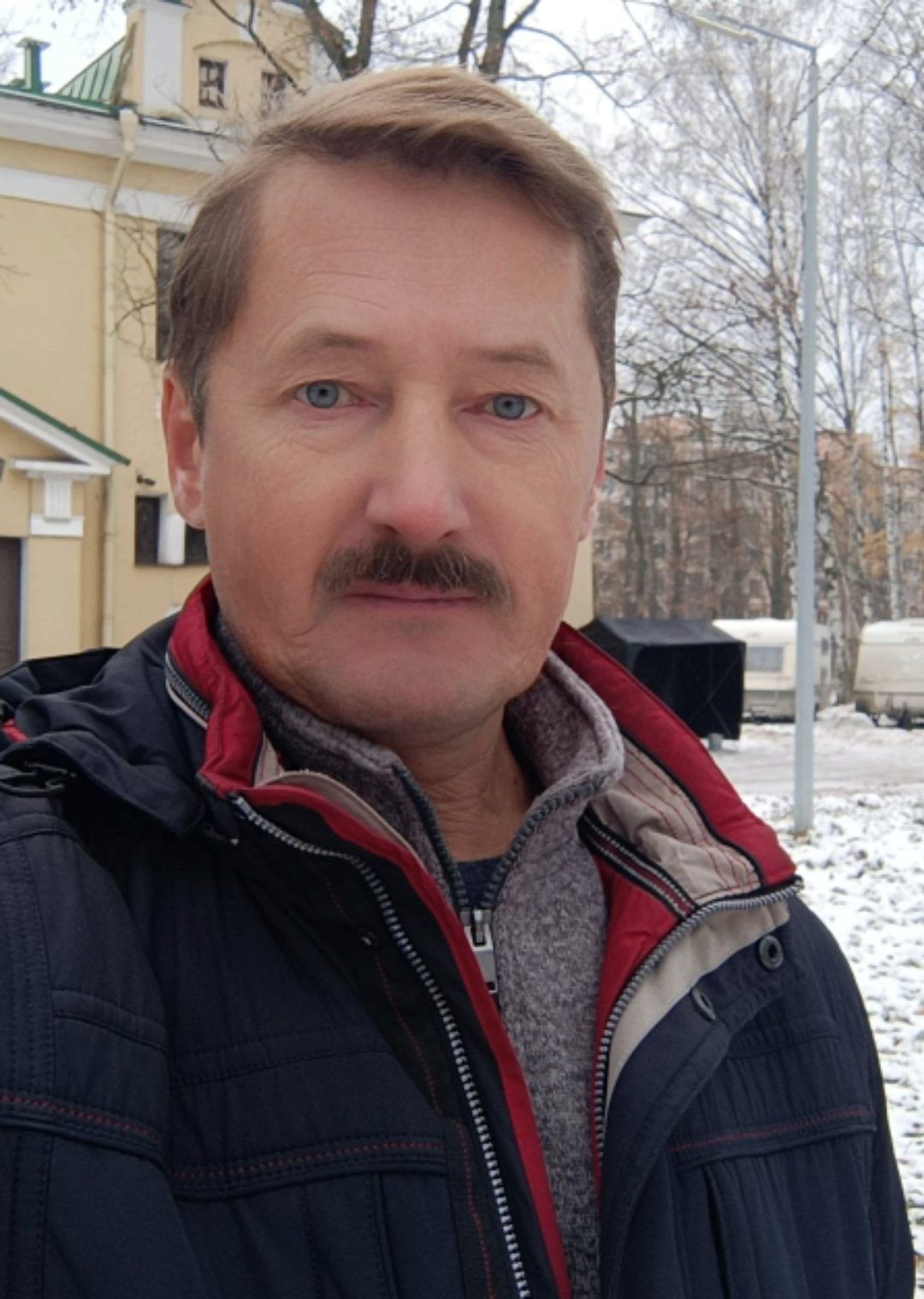  (VI)