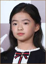    (Kim Si-a, 김시아) 