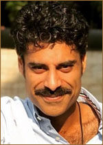   (Sikandar Kher) 