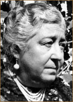    (Bella Starace Sainati) 