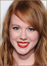   (Zoe Boyle) 