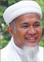   (Azmil Mustapha, Azmil Mustapha Kamil) 
