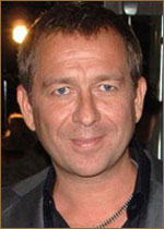   (Sean Pertwee) 