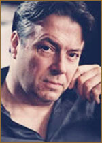   (Roger Allam) 