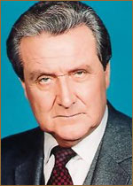   (Patrick Macnee) 