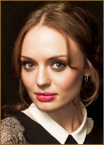   (Laura Haddock) 