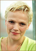   (Maxine Peake) 