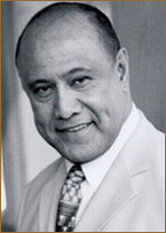   (Robert Apisa) 