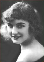   (Edna Purviance) 