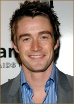   (Robert Buckley) 