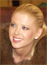   (Tara Reid) 