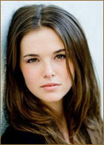   (Zoey Deutch) 