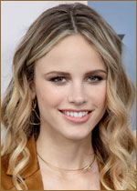   (Halston Sage) 