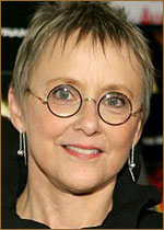    (Mary Beth Hurt) 