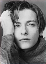  Ը (Edward Furlong) 