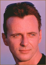   (Aidan Quinn) 