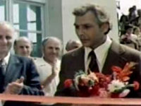     (1977)