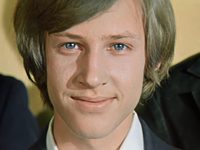  (1976)